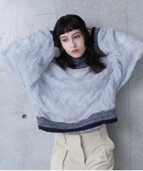 CAROUSE LAMBRA(ケラウズランブラ)の「SUPER LONG SLV. SLIT TURTLE(ニット/セーター・レディース・ライトグレー・FREE)」の1枚目の写真