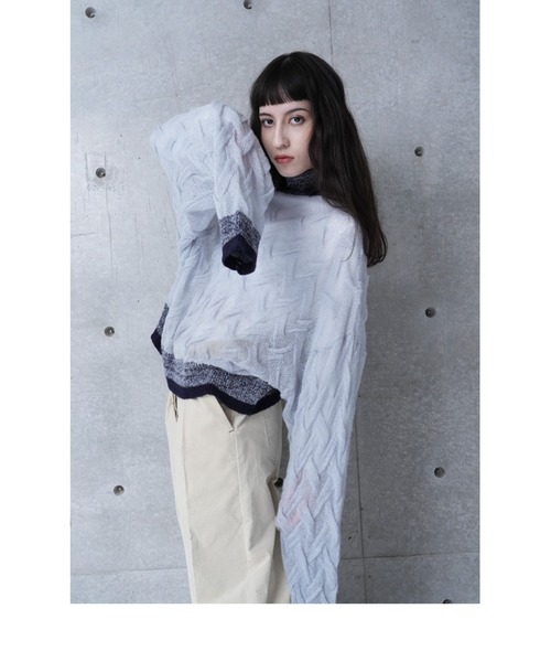 CAROUSE LAMBRA(ケラウズランブラ)の「SUPER LONG SLV. SLIT TURTLE(ニット/セーター・レディース・ライトグレー・FREE)」の2枚目の写真
