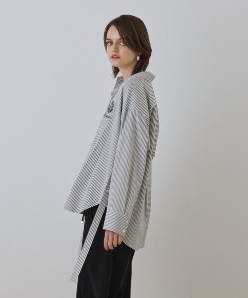 Diagram（ダイアグラム）の「エンブレム刺繍シャツ（シャツ/ブラウス・レディース・サックスブルー/ブラック・38/36）」の3枚目の写真