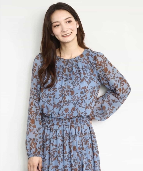 MK MICHEL KLEIN（エムケーミッシェルクラン）の「レトロ花柄ブラウス/洗える（シャツ/ブラウス・レディース・ライトブルー/ネイビー・38）」の3枚目の写真