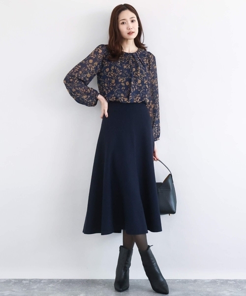 MK MICHEL KLEIN（エムケーミッシェルクラン）の「レトロ花柄ブラウス/洗える（シャツ/ブラウス・レディース・ライトブルー/ネイビー・38）」の17枚目の写真