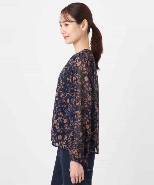 MK MICHEL KLEIN（エムケーミッシェルクラン）の「レトロ花柄ブラウス/洗える（シャツ/ブラウス・レディース・ライトブルー/ネイビー・38）」の19枚目の写真