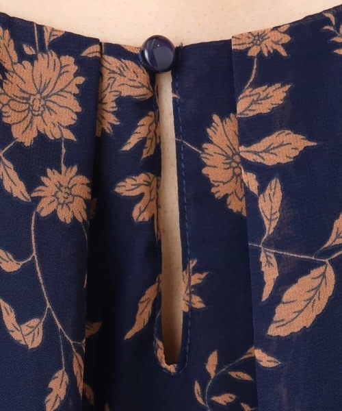 MK MICHEL KLEIN（エムケーミッシェルクラン）の「レトロ花柄ブラウス/洗える（シャツ/ブラウス・レディース・ライトブルー/ネイビー・38）」の22枚目の写真