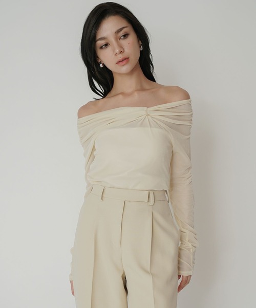 KINO THE KEI(キノザケイ)の「シアー ベロア ツイスト 3WAY トップス KINO THE KEI(Tシャツ/カットソー・レディース・アイボリー/ダークブラウン・フリー)」の2枚目の写真