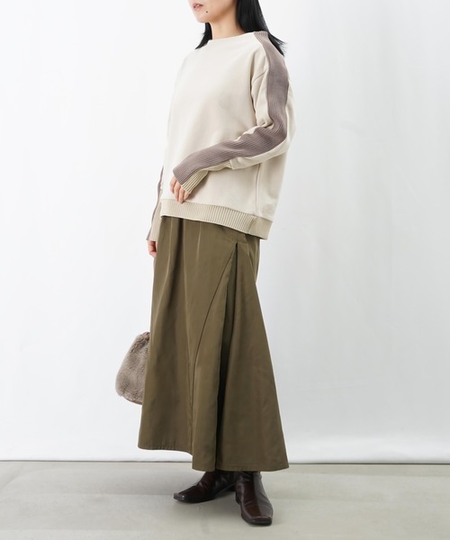 LUCA/LADY LUCK LUCA（ルカ/レディラックルカ）の「LC/LLL 裏毛袖ラインボトルネックニット（Tシャツ/カットソー・レディース・ブラック/ライトベージュ/グレー・FREE）」の4枚目の写真