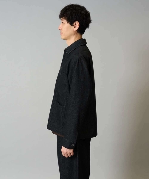 a.v.v(アーヴェヴェ)の「【洗濯機で洗える】ワイドシルエットデニムカバーオール(デニムジャケット・メンズ・ブラック/ネイビー・46/48)」の13枚目の写真