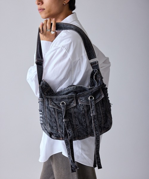 Theater code(シアターコード)の「Wash-Processed Distressed Denim Shoulder Bag / ウォッシュ加工 ダメージデニムショルダーバッグ(ショルダーバッグ・メンズ・ブラック/ライトブルー/ダークブルー・FREE)」の20枚目の写真