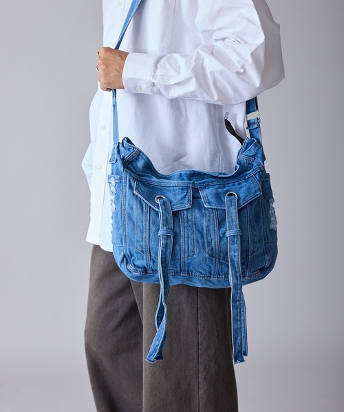 Theater code(シアターコード)の「Wash-Processed Distressed Denim Shoulder Bag / ウォッシュ加工 ダメージデニムショルダーバッグ(ショルダーバッグ・メンズ・ブラック/ライトブルー/ダークブルー・FREE)」の14枚目の写真