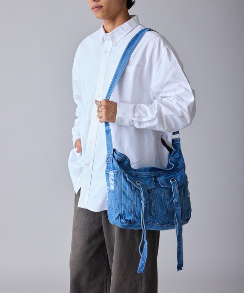 Theater code(シアターコード)の「Wash-Processed Distressed Denim Shoulder Bag / ウォッシュ加工 ダメージデニムショルダーバッグ(ショルダーバッグ・メンズ・ブラック/ライトブルー/ダークブルー・FREE)」の15枚目の写真