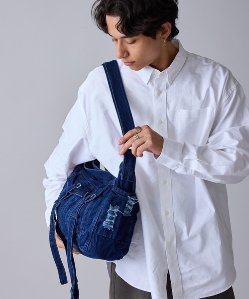 Theater code(シアターコード)の「Wash-Processed Distressed Denim Shoulder Bag / ウォッシュ加工 ダメージデニムショルダーバッグ(ショルダーバッグ・メンズ・ブラック/ライトブルー/ダークブルー・FREE)」の10枚目の写真
