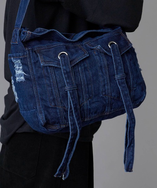 Theater code(シアターコード)の「Wash-Processed Distressed Denim Shoulder Bag / ウォッシュ加工 ダメージデニムショルダーバッグ(ショルダーバッグ・メンズ・ブラック/ライトブルー/ダークブルー・FREE)」の22枚目の写真