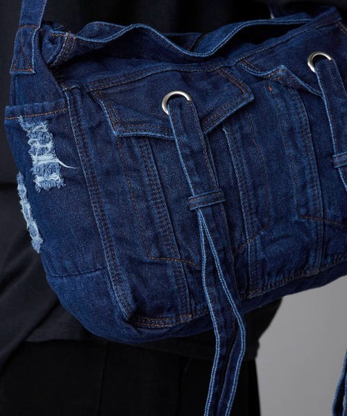 Theater code(シアターコード)の「Wash-Processed Distressed Denim Shoulder Bag / ウォッシュ加工 ダメージデニムショルダーバッグ(ショルダーバッグ・メンズ・ブラック/ライトブルー/ダークブルー・FREE)」の17枚目の写真