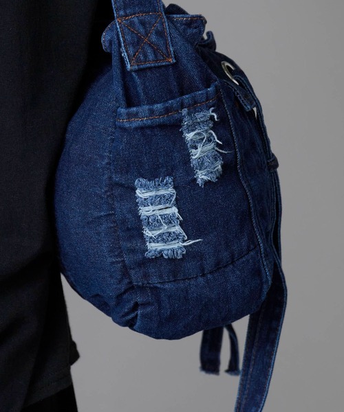 Theater code(シアターコード)の「Wash-Processed Distressed Denim Shoulder Bag / ウォッシュ加工 ダメージデニムショルダーバッグ(ショルダーバッグ・メンズ・ブラック/ライトブルー/ダークブルー・FREE)」の18枚目の写真