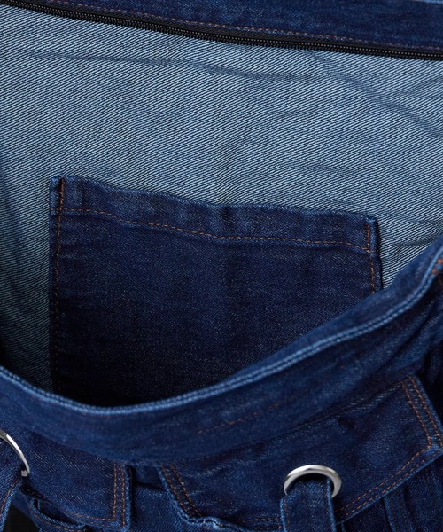 Theater code(シアターコード)の「Wash-Processed Distressed Denim Shoulder Bag / ウォッシュ加工 ダメージデニムショルダーバッグ(ショルダーバッグ・メンズ・ブラック/ライトブルー/ダークブルー・FREE)」の19枚目の写真