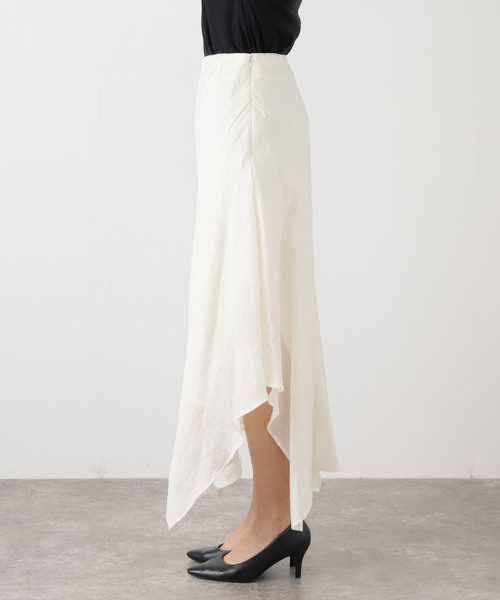 La TOTALITE(ラトータリテ)の「ラッフルシアーミディスカート(スカート・レディース・アイボリー/ブラウン・36/38)」の7枚目の写真