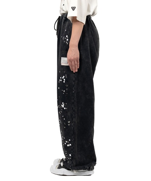 Maison MIHARA YASUHIRO(メゾンミハラヤスヒロ)の「【MIHARAYASUHIRO/ミハラヤスヒロ】EMBELLISHED BLEACHED PANTS(スウェットパンツ・メンズ・グレー/ブラック・46)」の3枚目の写真