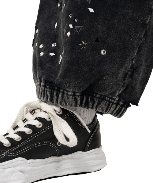 Maison MIHARA YASUHIRO(メゾンミハラヤスヒロ)の「【MIHARAYASUHIRO/ミハラヤスヒロ】EMBELLISHED BLEACHED PANTS(スウェットパンツ・メンズ・グレー/ブラック・46)」の10枚目の写真