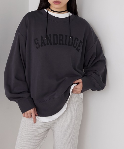 forksy.（フォルクシー）の「【forksy.】ヴィンテージライクロゴプリントオーバーサイズスウェット（スウェット・レディース・ブラック/ブラウン/ライトグレー/ナチュラル/チャコールグレー・FREE）」の3枚目の写真