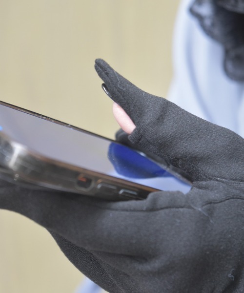 axes femme（アクシーズファム）の「配色サテンリボンファー手袋（手袋・レディース・ブラウン/ベージュ/ブラック・FREE）」の5枚目の写真