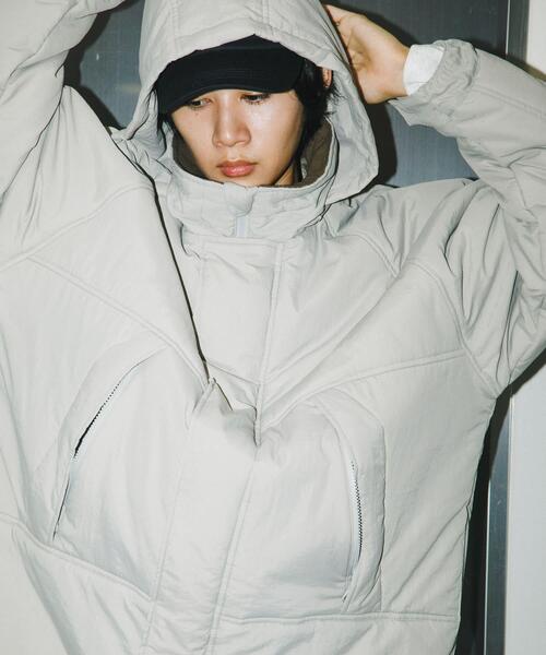 SENSE OF PLACE by URBAN RESEARCH（センスオブプレイスバイアーバンリサーチ）の「『URTECH』『ユニセックス』パデッドモンスターコート（ダウンジャケット/コート・メンズ・ブルー/ライトベージュ/ブラック・MEDIUM/LARGE）」の2枚目の写真