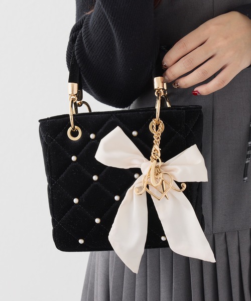 one after another NICE CLAUP（ワンアフターアナザーナイスクラップ）の「【HolidayCollection】チャーム付きキルティングミニバッグ（ショルダーバッグ・レディース・アイボリー/ブラック/ピンク/レッド/ホワイト系その他・FREE）」の10枚目の写真