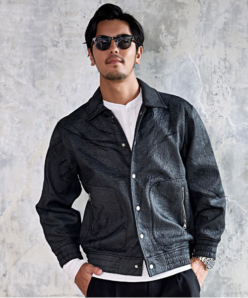 BENUSTA(ベヌスタ)の「『BENUSTA/ベヌスタ』スウェード風加工ジャケット【GC】(ブルゾン・メンズ・ブラック・L/XL)」の1枚目の写真