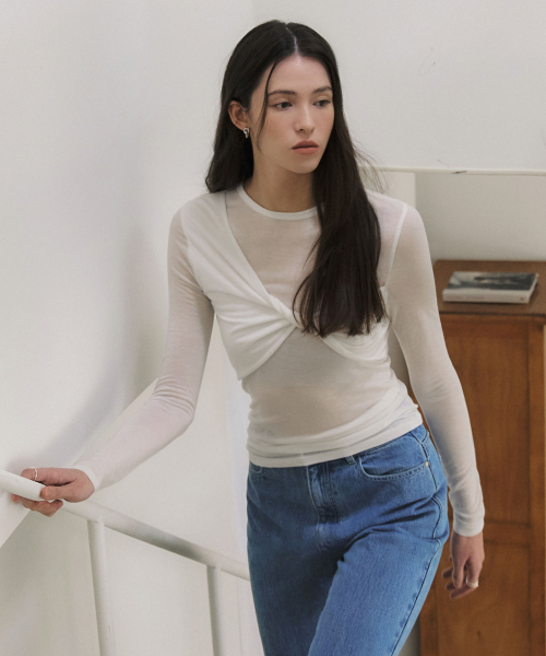 ARTID(アルティーダ)の「ツイスト長袖Tシャツ_ホワイト(Tシャツ/カットソー・レディース・ホワイト・FREE)」の3枚目の写真
