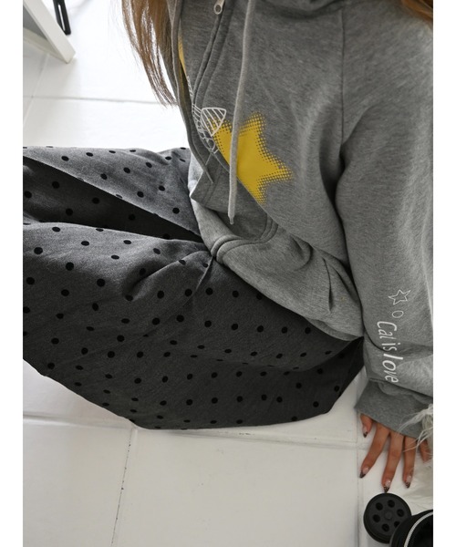 lanan select（ラナンセレクト）の「ショート丈ボリュームシルエットパーカー / Cropped Oversized Hoodie（パーカー・レディース・グレー・FREE）」の2枚目の写真