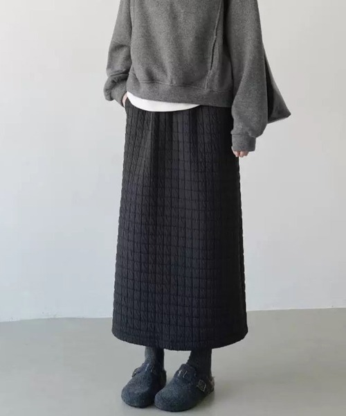 ONEP STAR(ワンピスター)の「スリット入りキルティングスカート(スカート・レディース・ブラック/ベージュ・SMALL/MEDIUM/LARGE)」の1枚目の写真