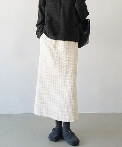 ONEP STAR(ワンピスター)の「スリット入りキルティングスカート(スカート・レディース・ブラック/ベージュ・SMALL/MEDIUM/LARGE)」の10枚目の写真