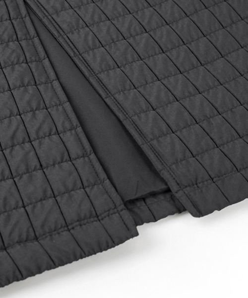 ONEP STAR(ワンピスター)の「スリット入りキルティングスカート(スカート・レディース・ブラック/ベージュ・SMALL/MEDIUM/LARGE)」の16枚目の写真