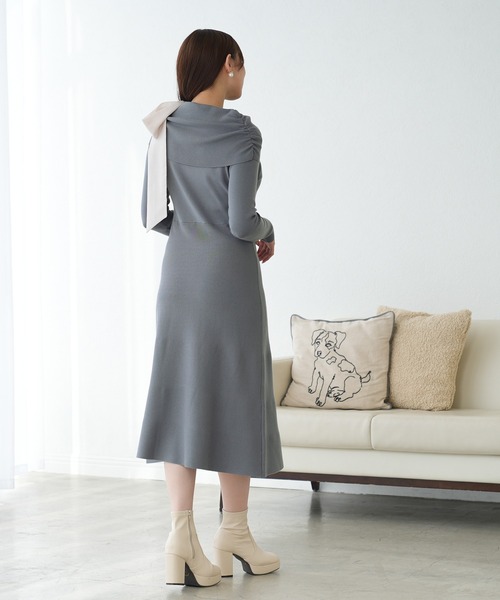 ASTORIA ODIER（アストリアオディール）の「アシメリボンオフショルニットワンピース（ワンピース・レディース・チャコールグレー/ブラック/ピンクベージュ/ワイン・MEDIUM）」の8枚目の写真