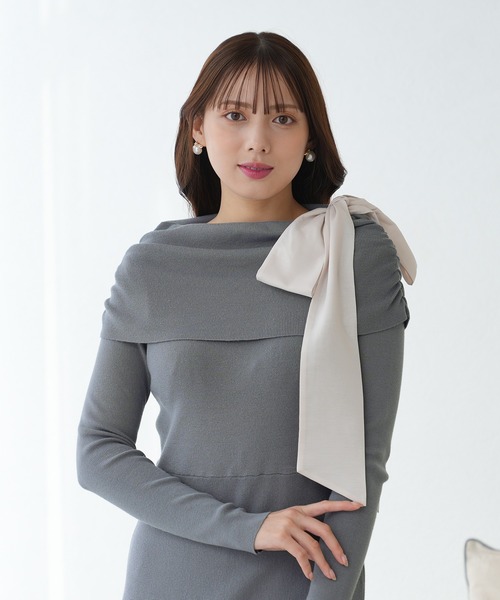 ASTORIA ODIER（アストリアオディール）の「アシメリボンオフショルニットワンピース（ワンピース・レディース・チャコールグレー/ブラック/ピンクベージュ/ワイン・MEDIUM）」の9枚目の写真