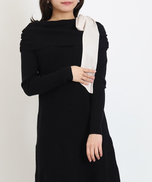 ASTORIA ODIER（アストリアオディール）の「アシメリボンオフショルニットワンピース（ワンピース・レディース・チャコールグレー/ブラック/ピンクベージュ/ワイン・MEDIUM）」の21枚目の写真