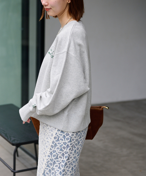 JOURNAL STANDARD relume（ジャーナルスタンダード　レリューム）の「《追加》刺繍ロゴスウェット（スウェット・レディース・レッド/チャコールグレー/ネイビー・FREE）」の12枚目の写真