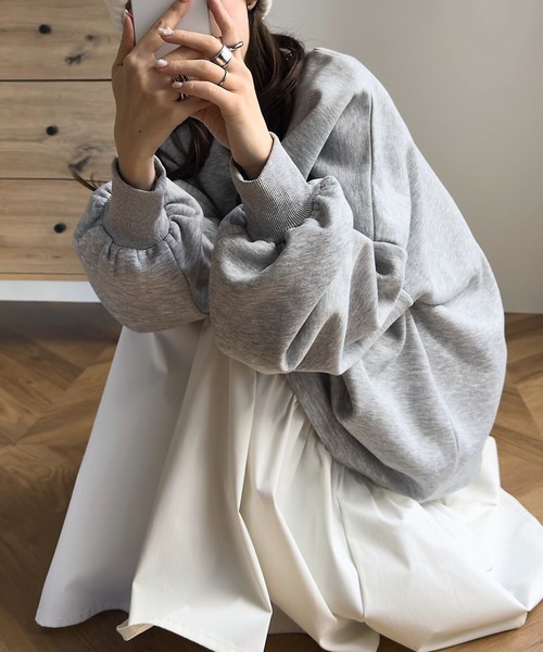 KOBE LETTUCE(コウベレタス)の「裏ボアスウェット2タイプトップス(スウェット・レディース・ブラック/アイボリー/グレー/グレー系/アイボリー系/ブラック系・M-Short/M-Long)」の4枚目の写真