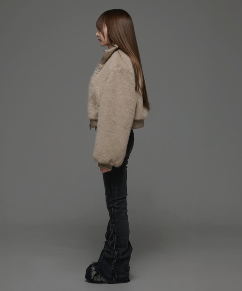 .KOM(ドットコム)の「『.KOM/ドットケーオーエム』スタンドカラーファーJKT【GC】(ブルゾン・レディース・ブラック/ベージュ・FREE)」の10枚目の写真