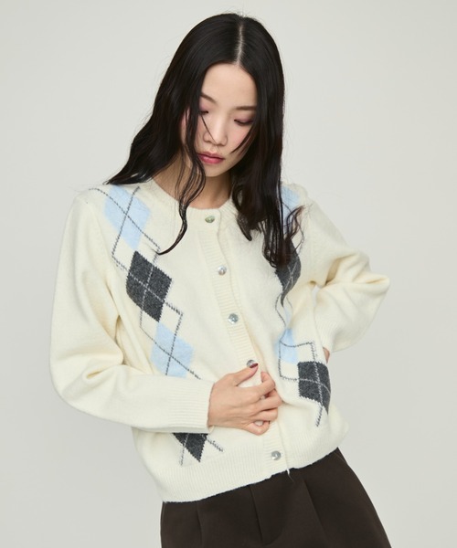 NUJOH(ヌゾ)の「Argyle Pattern Knit Cardigan / アーガイルパターンニットカーディガン(カーディガン/ボレロ・レディース・グレー/アイボリー/ネイビー・FREE)」の4枚目の写真