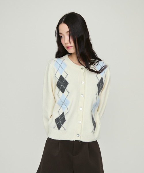 NUJOH(ヌゾ)の「Argyle Pattern Knit Cardigan / アーガイルパターンニットカーディガン(カーディガン/ボレロ・レディース・グレー/アイボリー/ネイビー・FREE)」の5枚目の写真