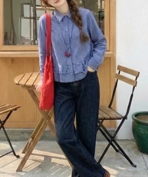 cammie（キャミー）の「裾フリルストライプシャツ（シャツ/ブラウス・レディース・ブルー・M/L/XL）」の4枚目の写真