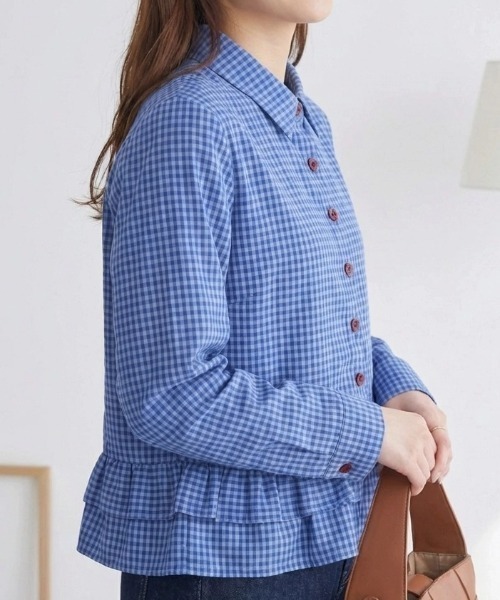 cammie（キャミー）の「裾フリルストライプシャツ（シャツ/ブラウス・レディース・ブルー・M/L/XL）」の6枚目の写真