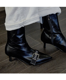 SHOEHI（シューハイ）の「Sally logo belt strap stiletto short boots_B7503（ブーツ・レディース）」