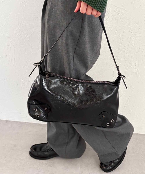 kutir（クティール）の「kutirlune／【ユニセックス】レザーライクバッグ（ショルダーバッグ・メンズ・ブラック・FREE）」の6枚目の写真
