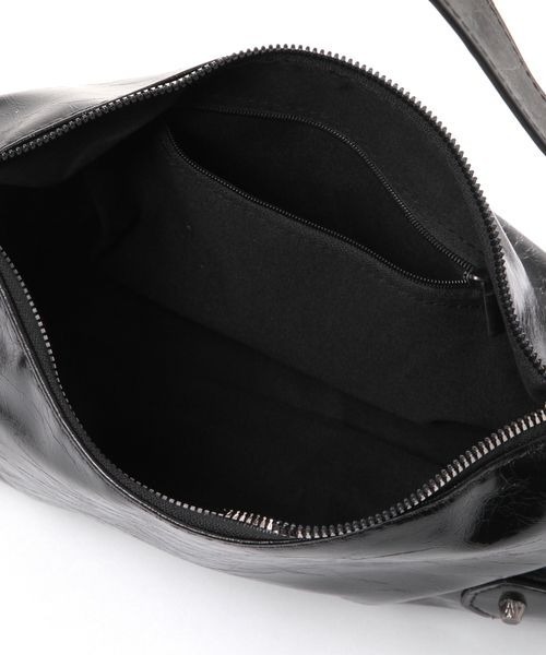 kutir（クティール）の「kutirlune／【ユニセックス】レザーライクバッグ（ショルダーバッグ・メンズ・ブラック・FREE）」の4枚目の写真