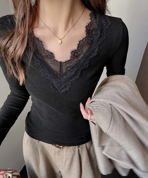 NoBelle(ノベル)の「レースレイヤートップス Vネックタイトインナー(シャツ/ブラウス・レディース・ブラック/ホワイト・S/M)」の2枚目の写真