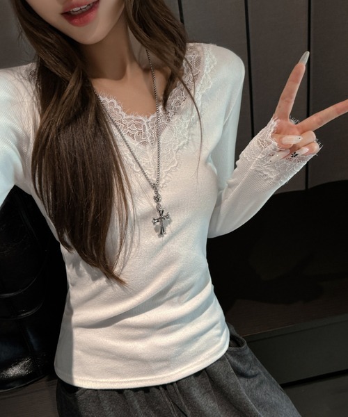 NoBelle(ノベル)の「レースレイヤートップス Vネックタイトインナー(シャツ/ブラウス・レディース・ブラック/ホワイト・S/M)」の4枚目の写真