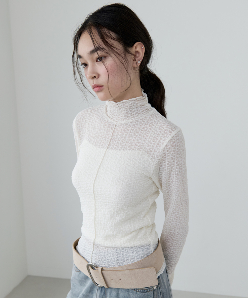 ROLAROLA(ロラロラ)の「SHIRRING SEE-THROUGH HIGH NECK T-SHIRT IVORY(Tシャツ/カットソー・レディース・アイボリー・FREE)」の2枚目の写真