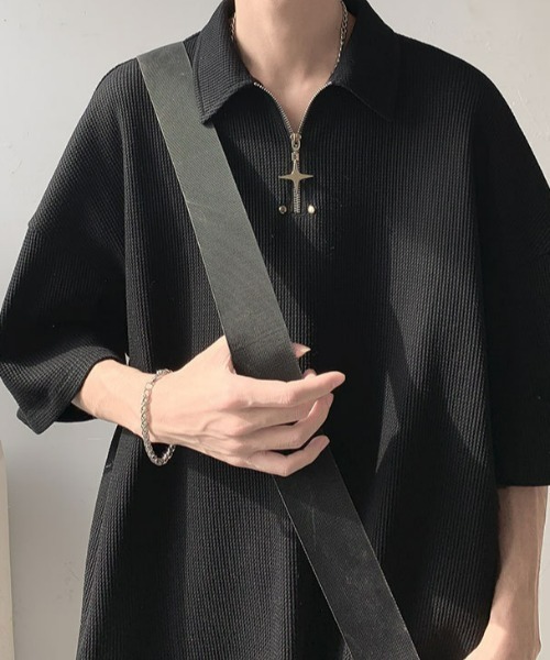 SHEPP(シープ)の「【26年春新作】クロスチャームハーフジップ半袖ワッフルプルオーバー(その他トップス・メンズ・ブラック/ホワイト・L/M)」の2枚目の写真