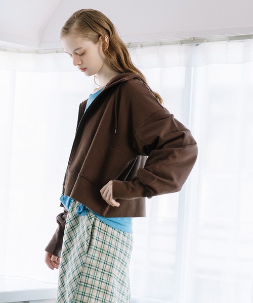 POU DOU DOU（プードゥドゥ）の「ボリューム袖裏毛フーディパーカ（パーカー・レディース・グレー/ブラウン/グリーン・3）」の9枚目の写真