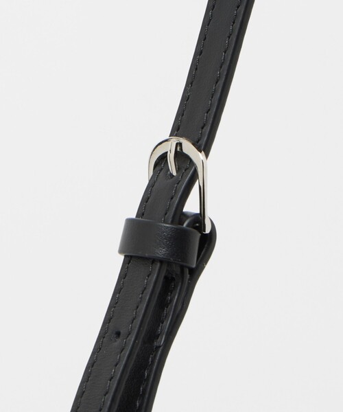 NOTHING WRITTEN(ナッシングリトゥン)の「<NOTHING WRITTEN> Flat Round Bag(ショルダーバッグ・レディース・ブラック・FREE)」の9枚目の写真